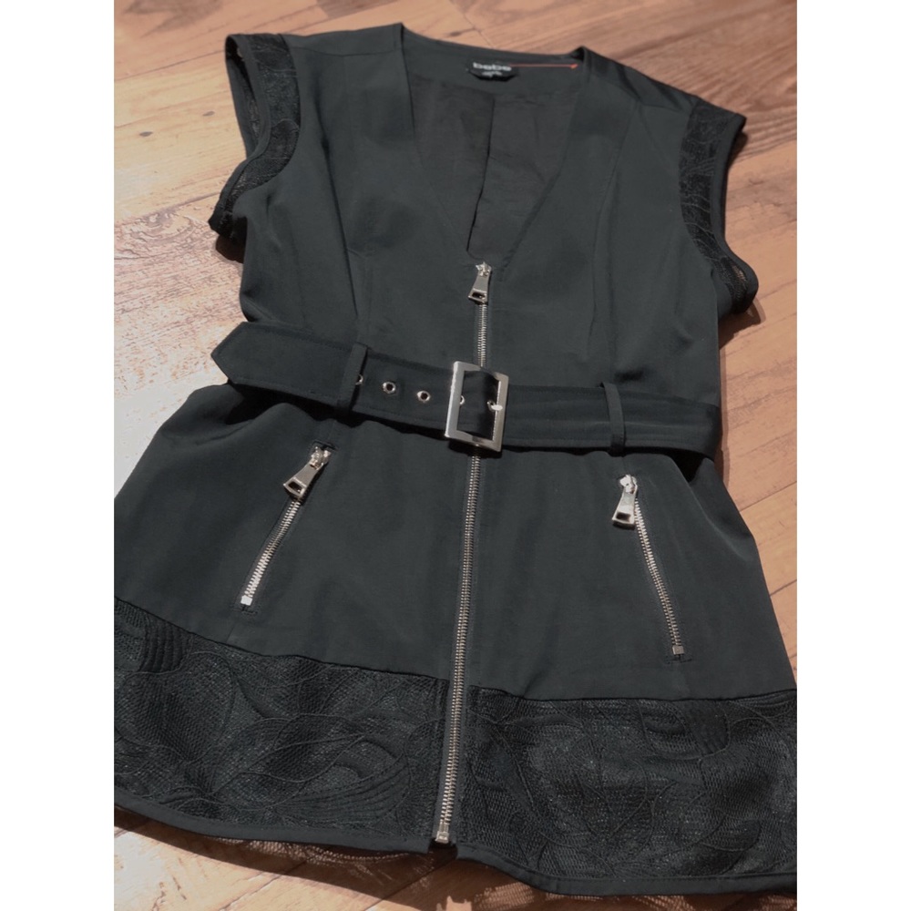 Black Bebe Front zipper dress. Gold hardware